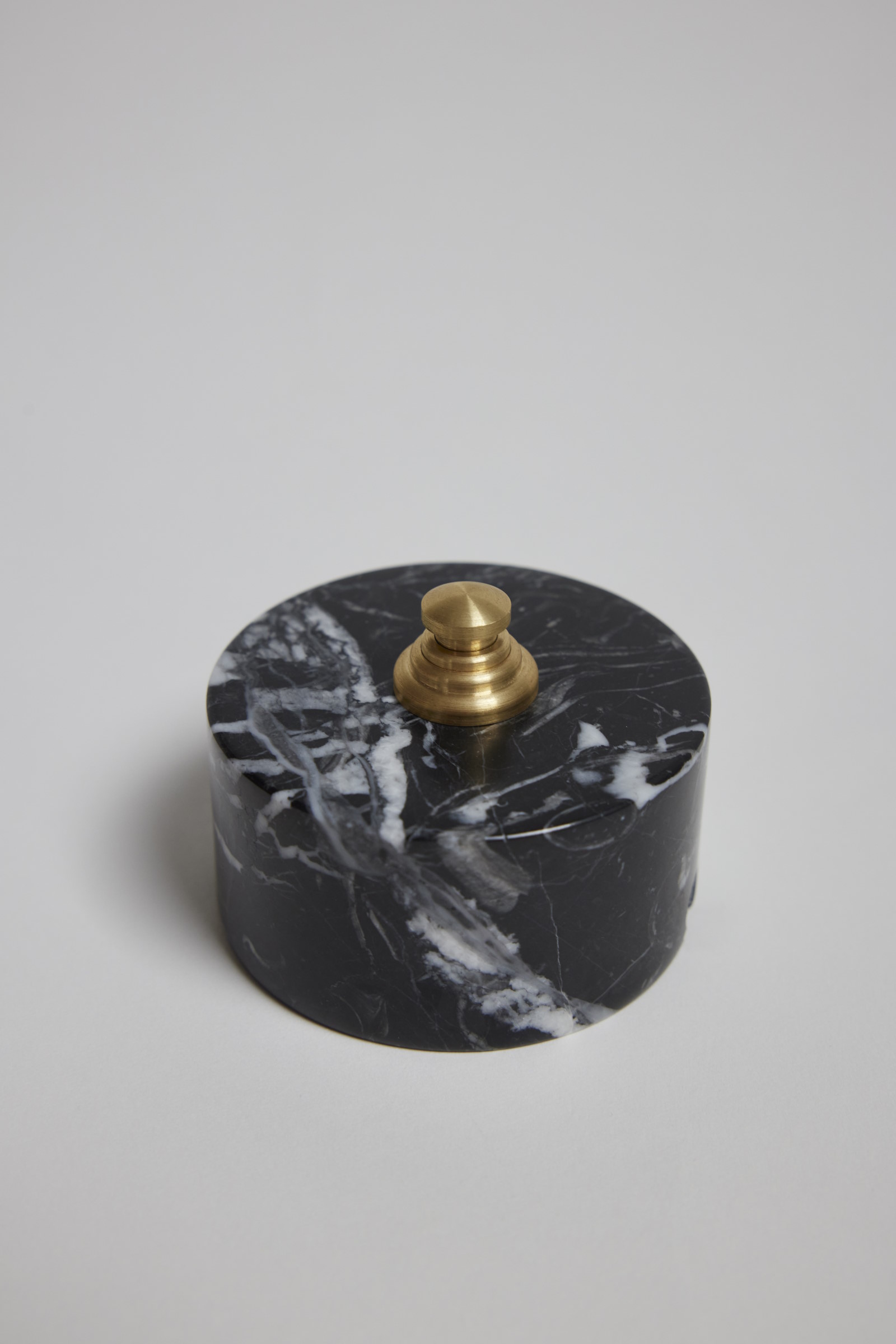 2" on/off Floor switch in Black Carrara Marble