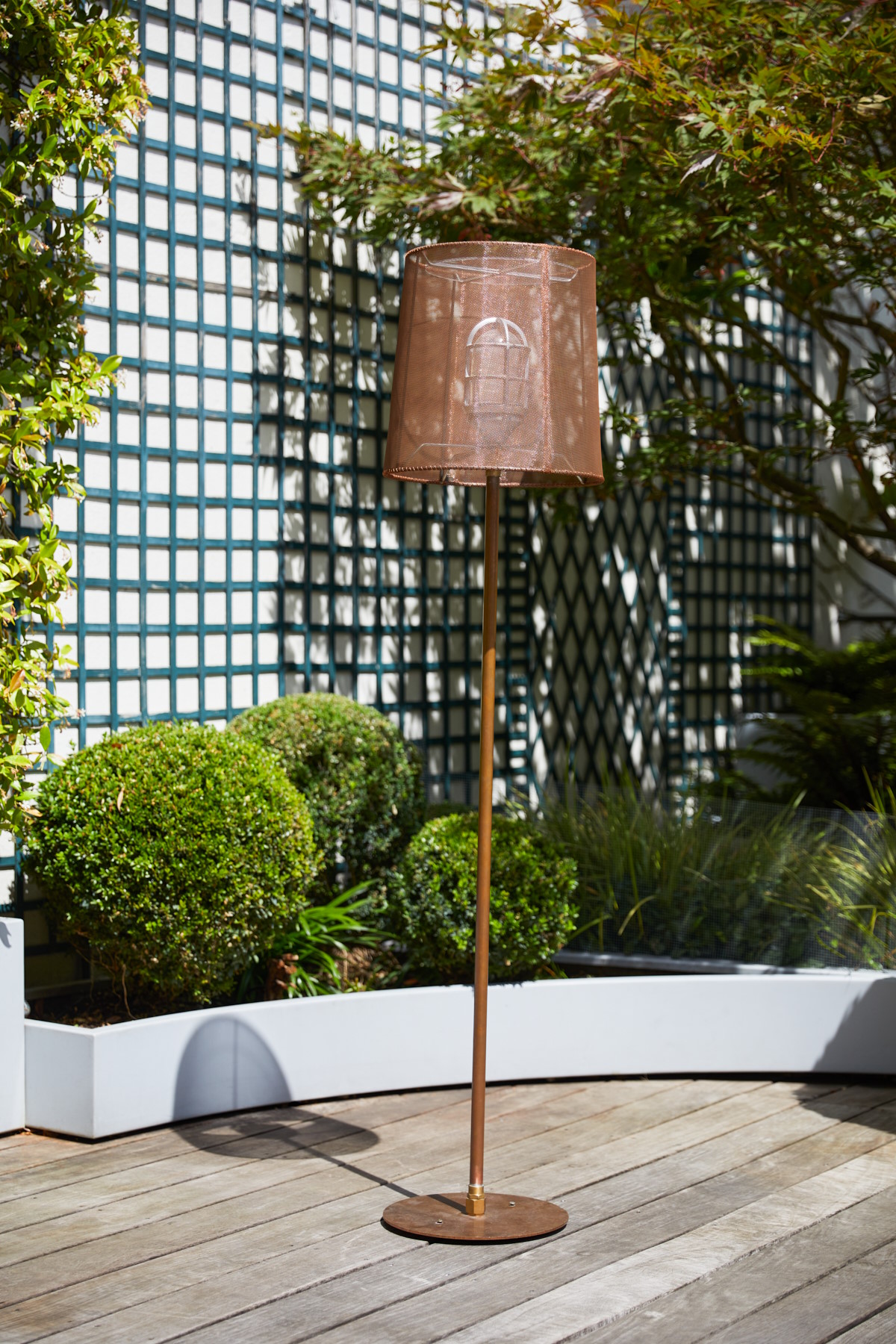 Exterior standing copper lamp